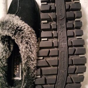 EUC Skechers Shindings Fortress Suade ,size 6.5